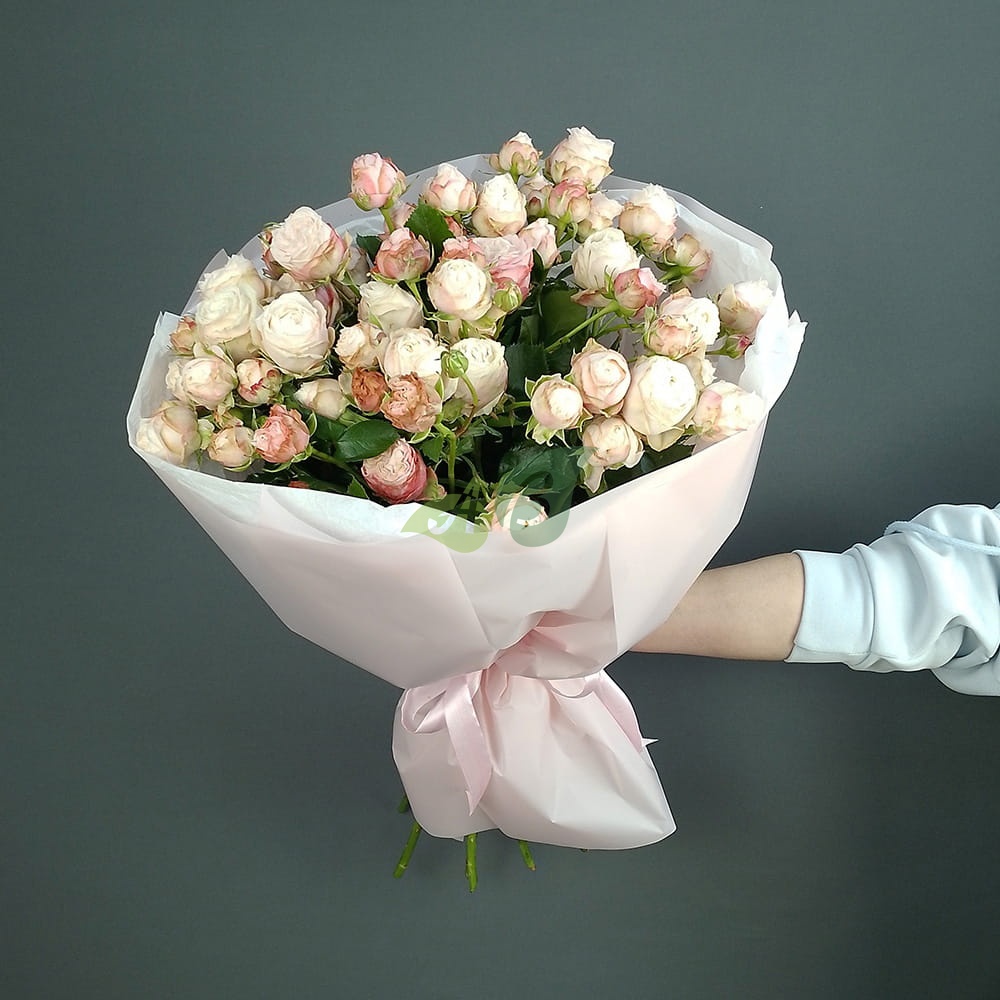 Букет из розовых кустовых розз в Костроме